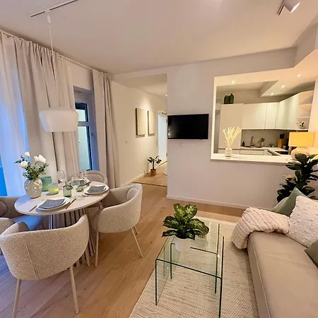 Cozy With Kitchen And Open Living Apartmán