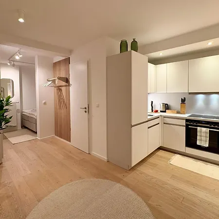 Cozy With Kitchen And Open Living