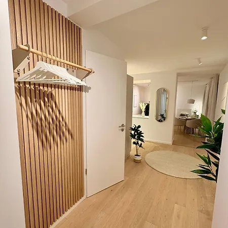 Cozy With Kitchen And Open Living *