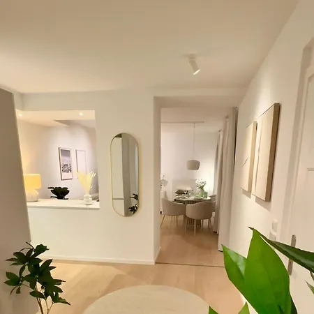 Cozy With Kitchen And Open Living *
